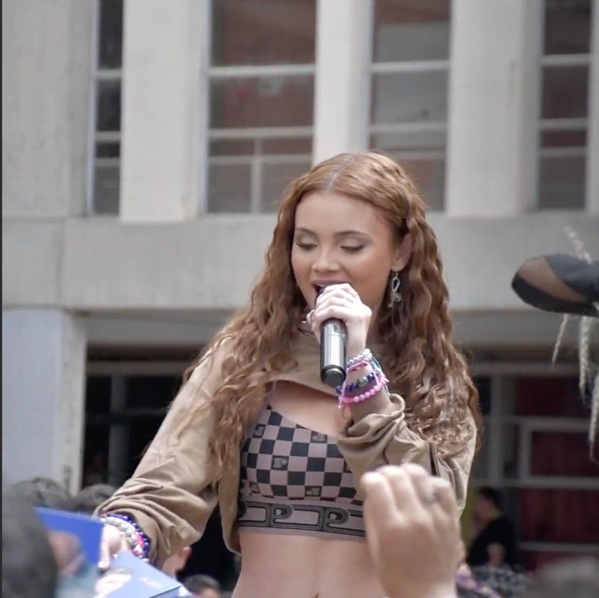 Elena emociona a estudiantes colombianos