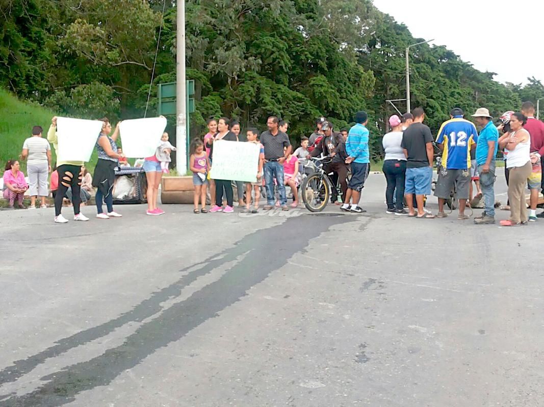 Mineros y campesinos de Soto Norte bloquean las carreteras