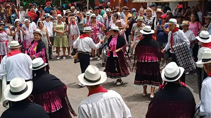 Música, baile y tradición se tomaron El Mortiño