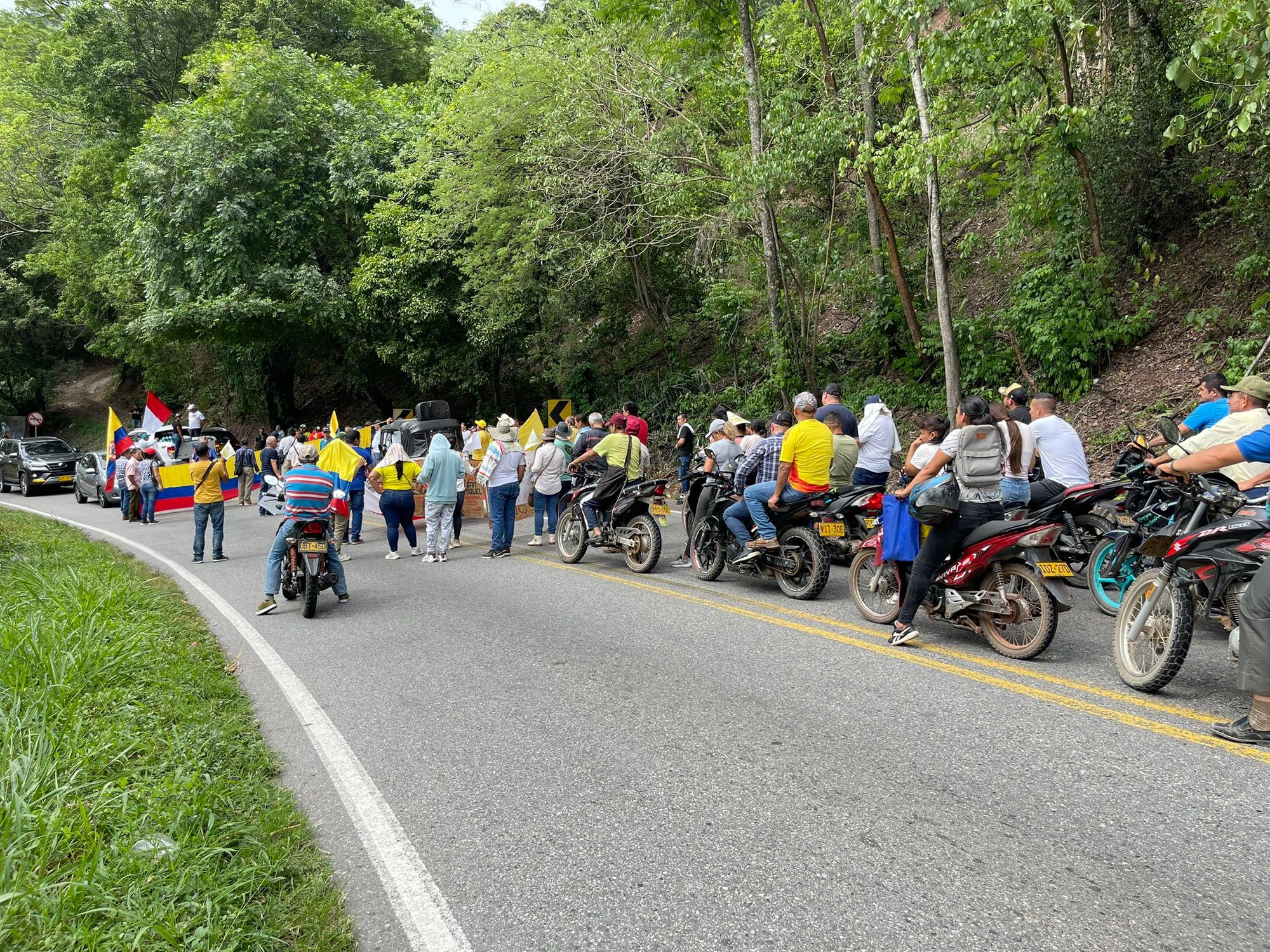 Habitantes de Rionegro llevan a cabo protesta por la reapertura del peaje