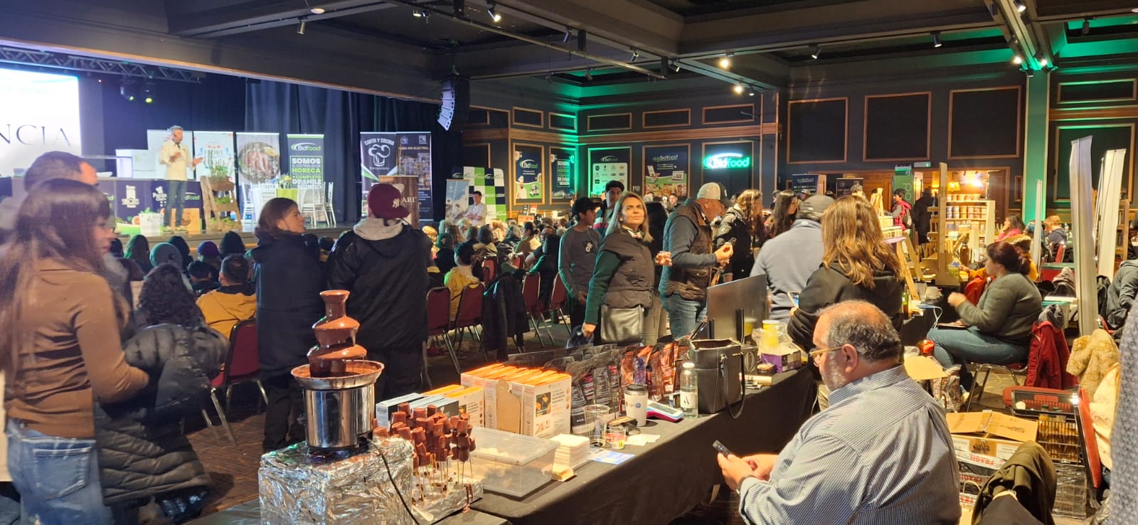 Santander exhibió su potencial turístico en Chile