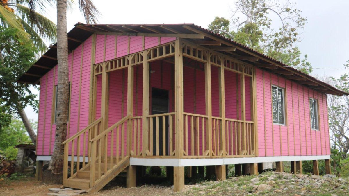 Viviendas de Duque en San Andrés no resistirían huracanes, advierte Carrillo