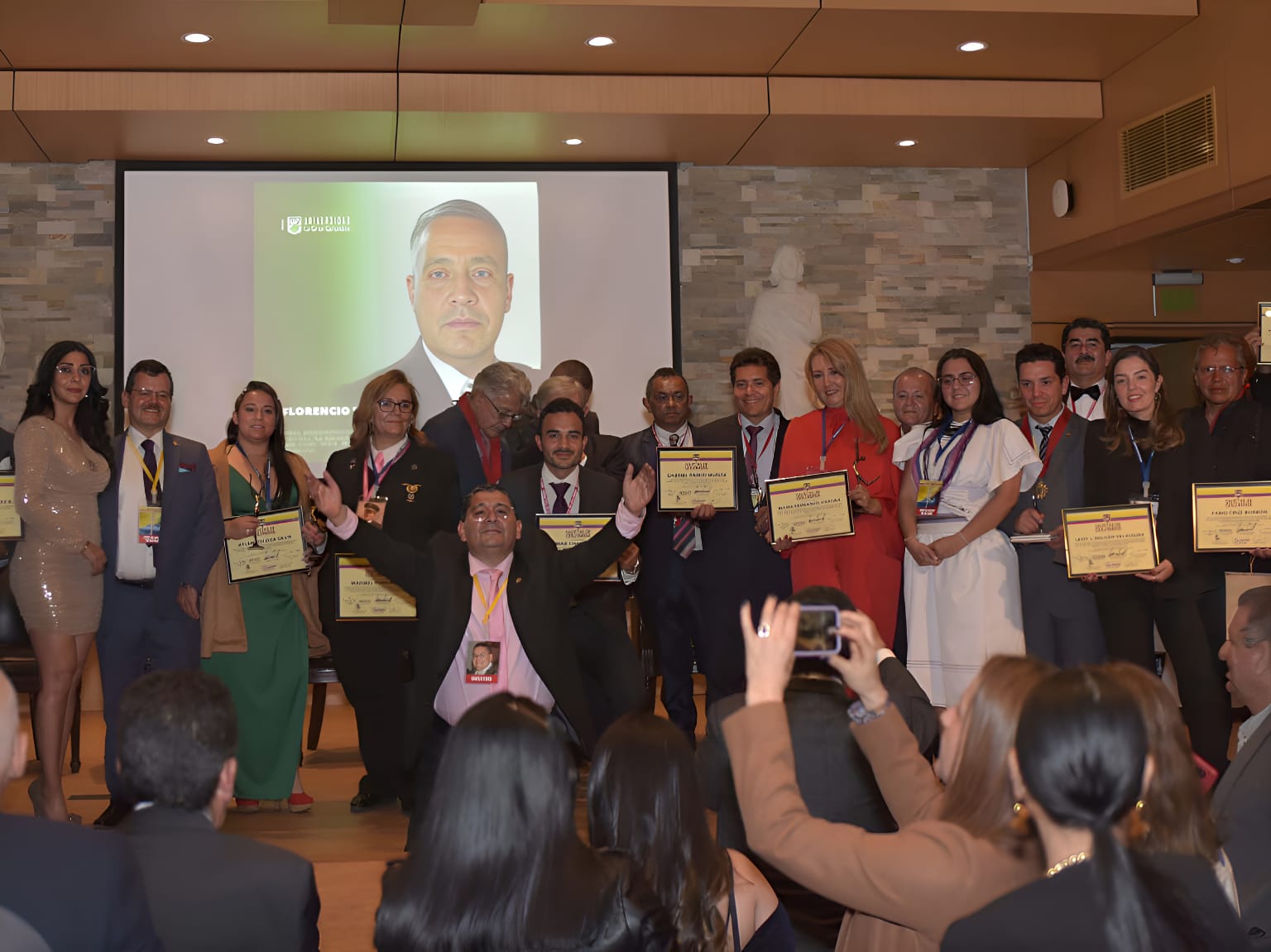 “Algo más que un premio es un título de honor”