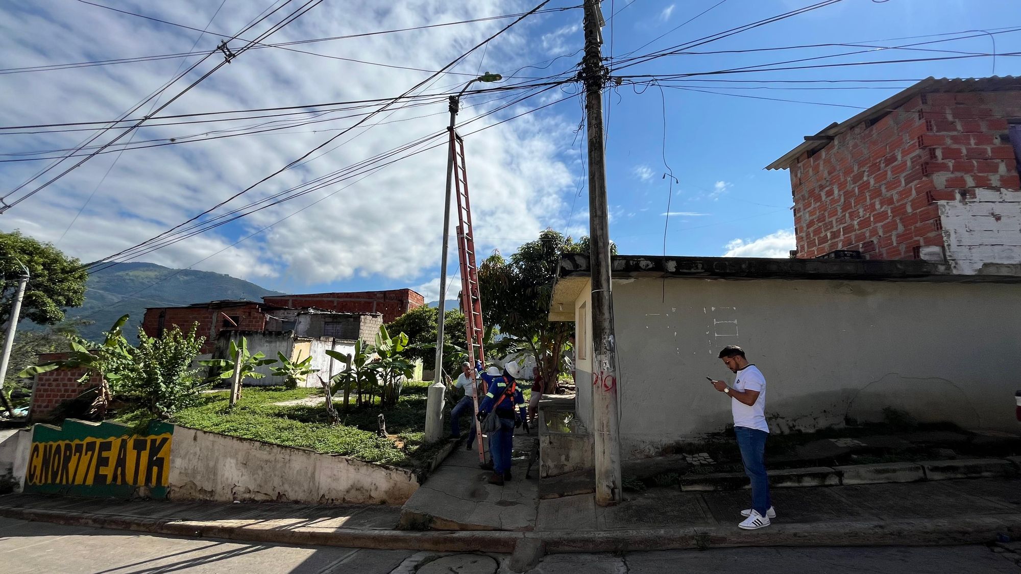 Alumbrado público de Bucaramanga resiste las inclemencias del invierno