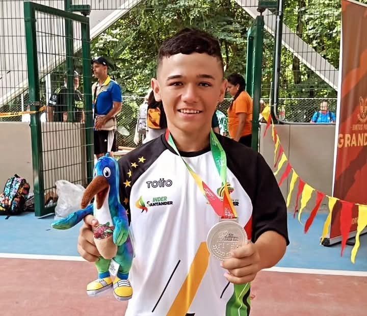 Santiago León gana medalla de oro en los Juegos Nacionales Juveniles