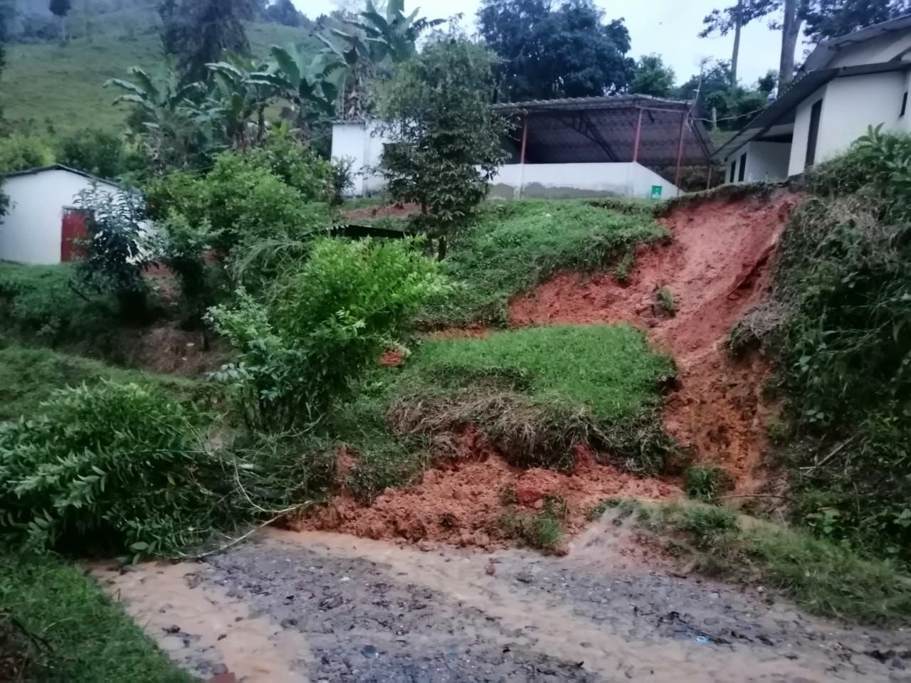 CDMB emite alertas para prevenir desastres por lluvias