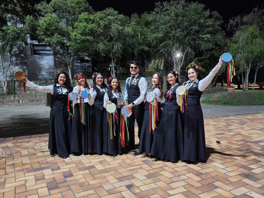 Tuna UIS triunfa en certamen con Mejor Baile de Pandereta