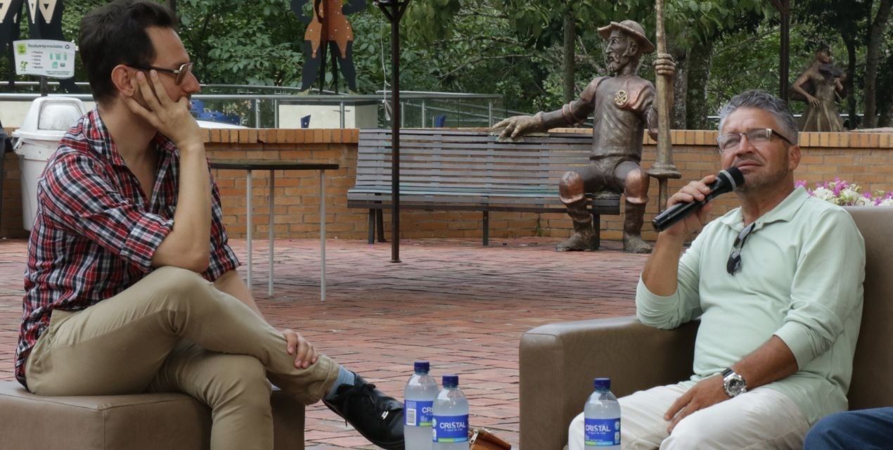 Escultor Iván Darío Quintero inspira a estudiantes de Instrumentación Quirúrgica