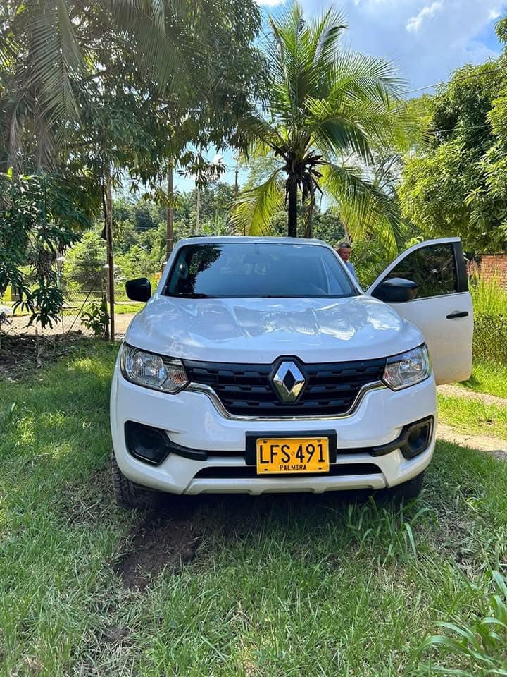 Recuperada camioneta robada tras rápida reacción de la Policía y el Ejército