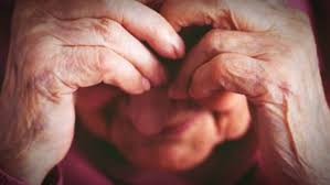 Aberrante: mujer de 93 años habría sido abusada por uno de sus hijos