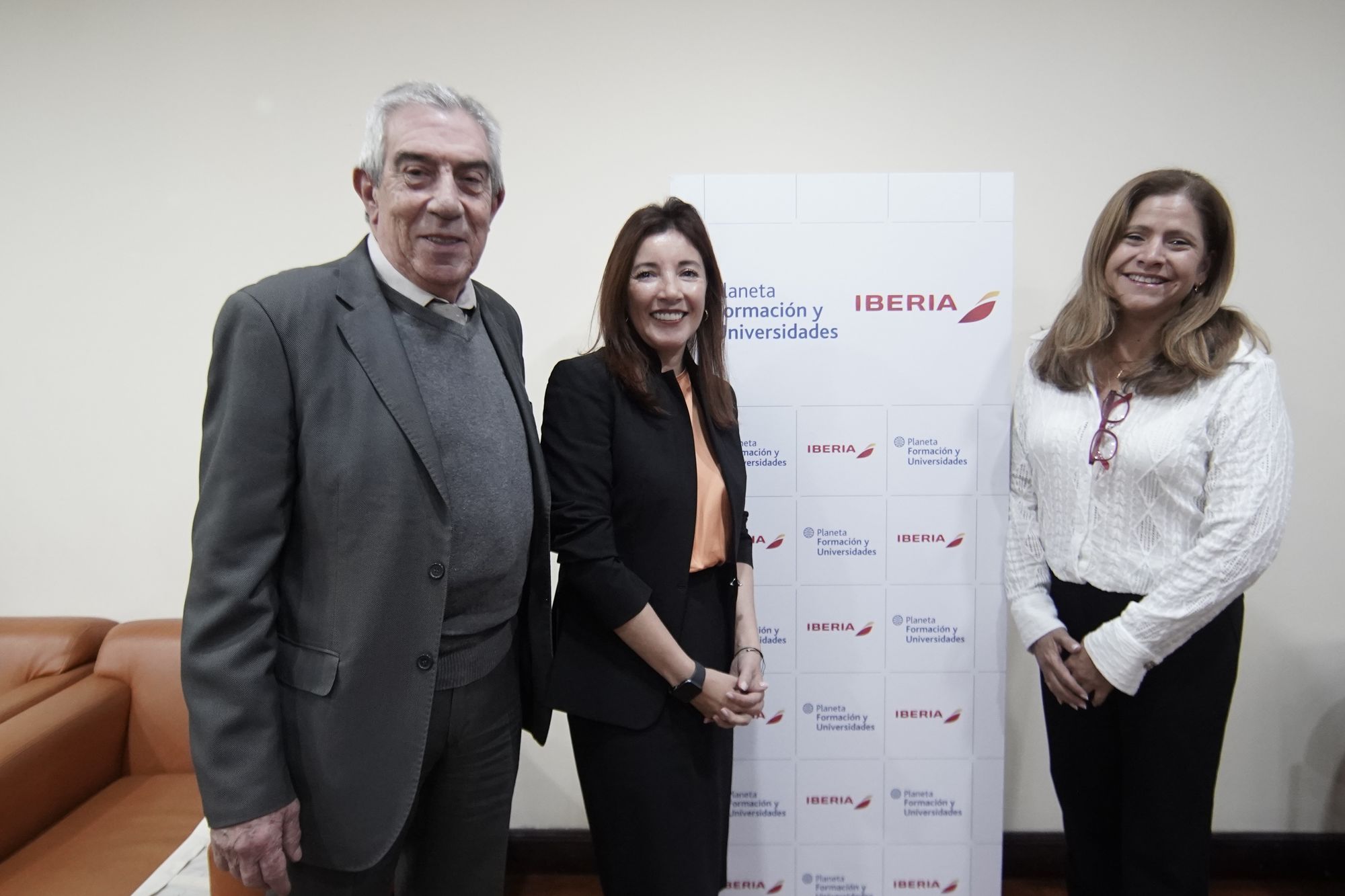 Los estudiantes colombianos se beneficiarán del acuerdo entre Planeta Formación y Universidades e Iberia para estudiar en España