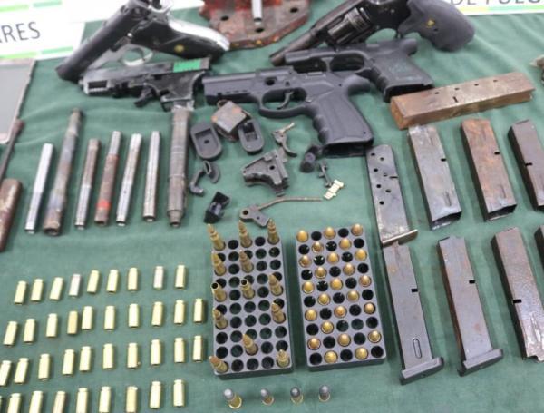 Fiscalía destapa presunto tráfico de armas en batallones del Ejército Nacional