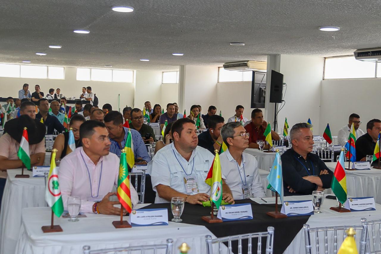 Alcaldes de Santander acuerdan proyectos durante encuentro con el gobernador