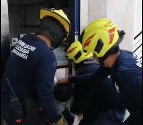 Heroico rescate de 8 personas en un ascensor de Bucaramanga