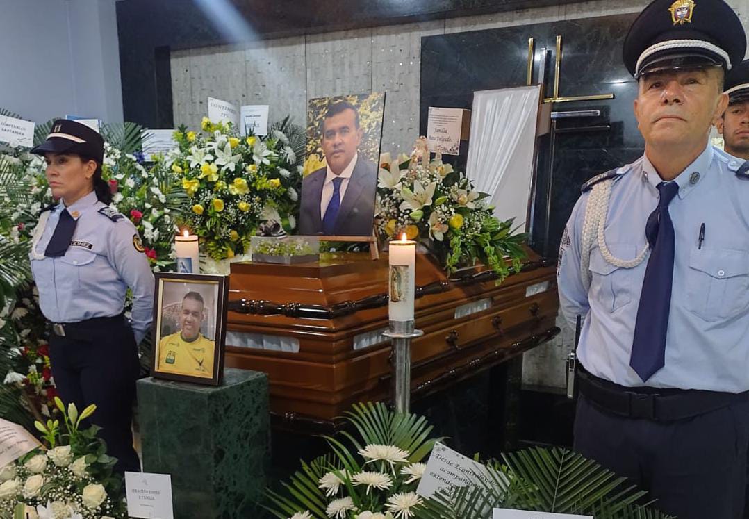 VIDEO. Emotiva caravana fúnebre rindió homenaje al alférez Ricardo Chacón