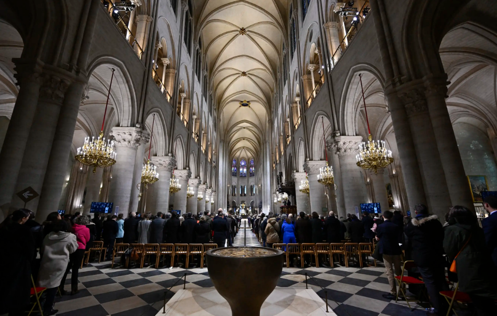 Notre Dame de París renació tras cinco años de reconstrucción