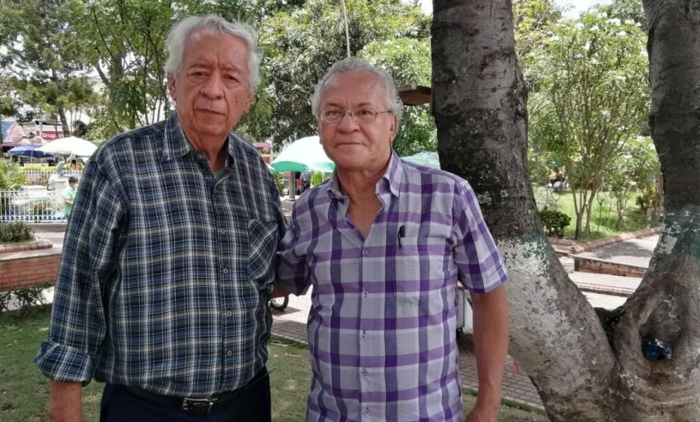 Periodista Misael Salazar presenta su libro "Como PEZ EN EL AGUA" sobre Carlos Arturo Ardila Rodríguez