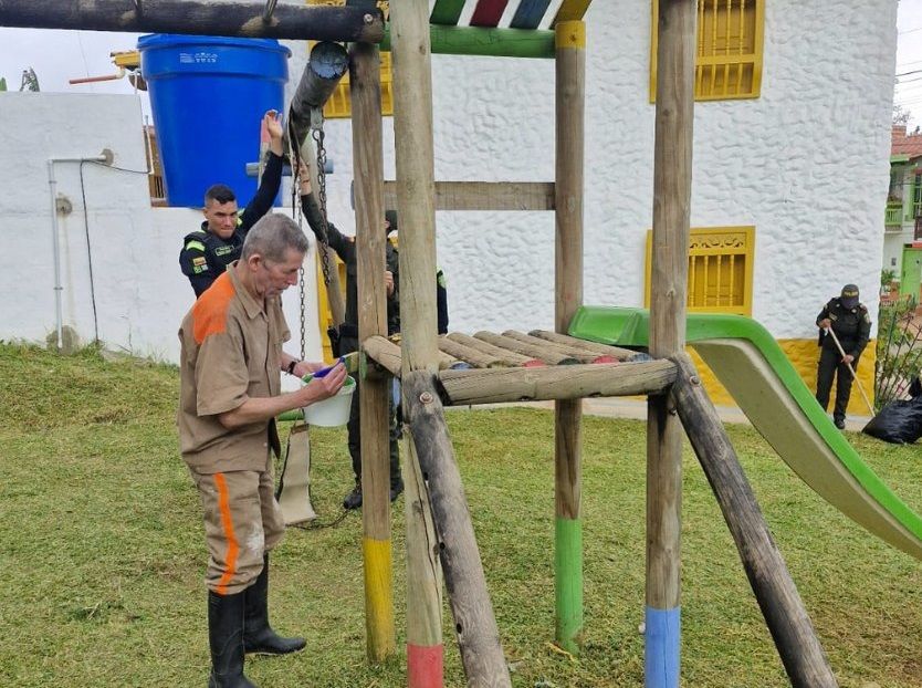 Presos contribuyen a embellecer parques en Barrancabermeja y San Gil