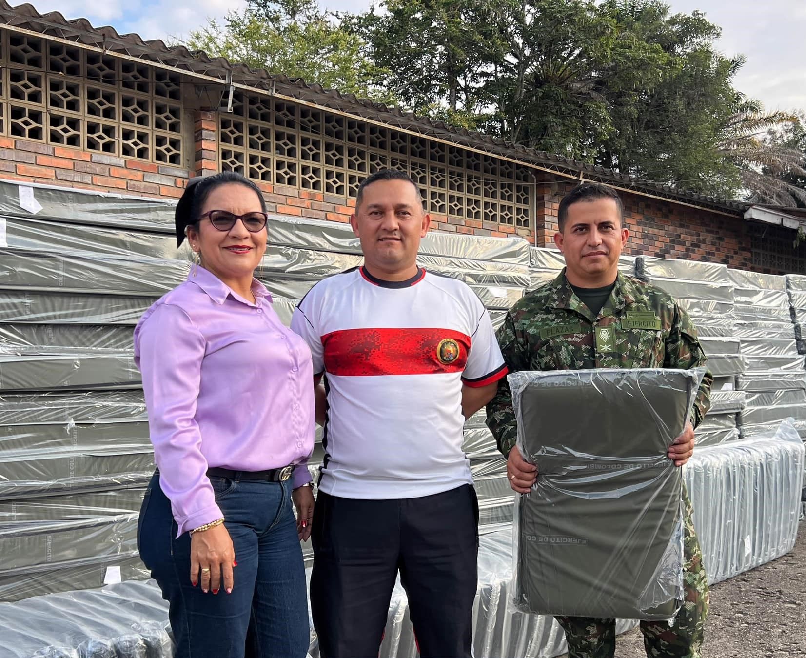 Entrega de materiales de Intendencia al Batallón José Antonio Galán