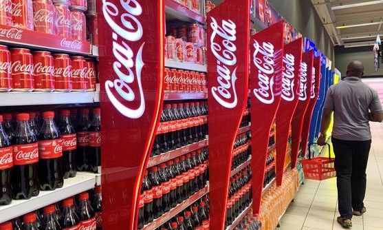 Ordenan retiro masivo de productos en Europa de la marca Coca-Cola