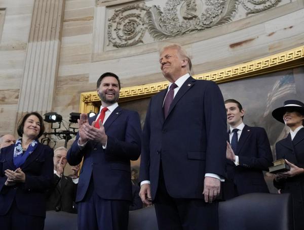 Lista de las medidas de mayor impacto de 200 que Trump firmará el primer día de su mandato