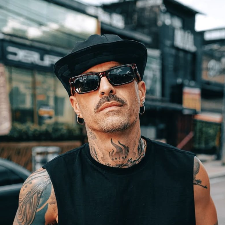 Mike Bahía arrasa con su éxito salsero