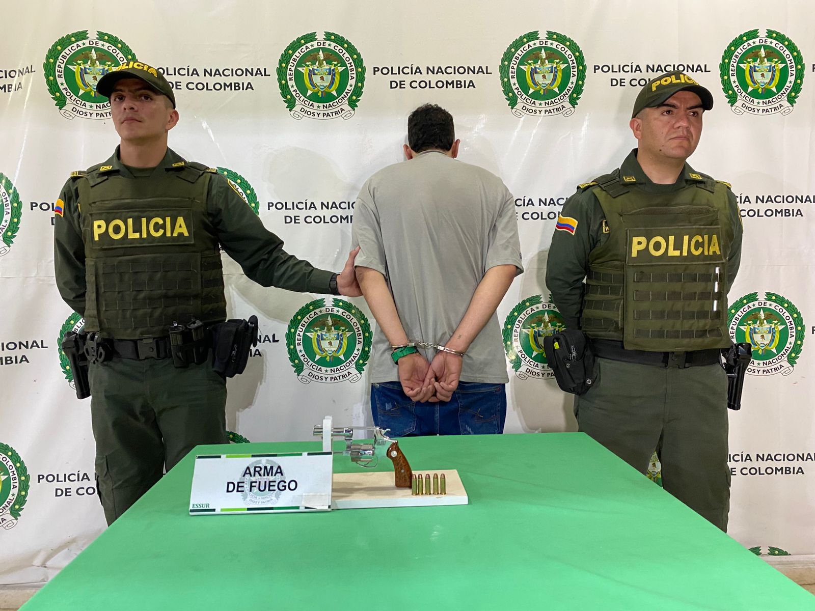 Policía captura a hombre con arma de fuego en Bucaramanga