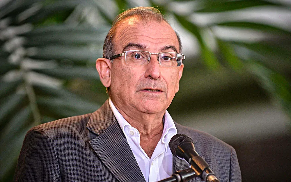 Humberto de la Calle renuncia al Senado de la República y podría ser candidato presidencial