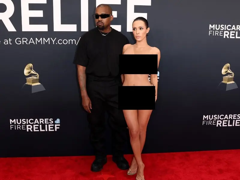 VIDEO. Kanye West y Bianca Censori habrían sido expulsados de los GRAMMYs 2025