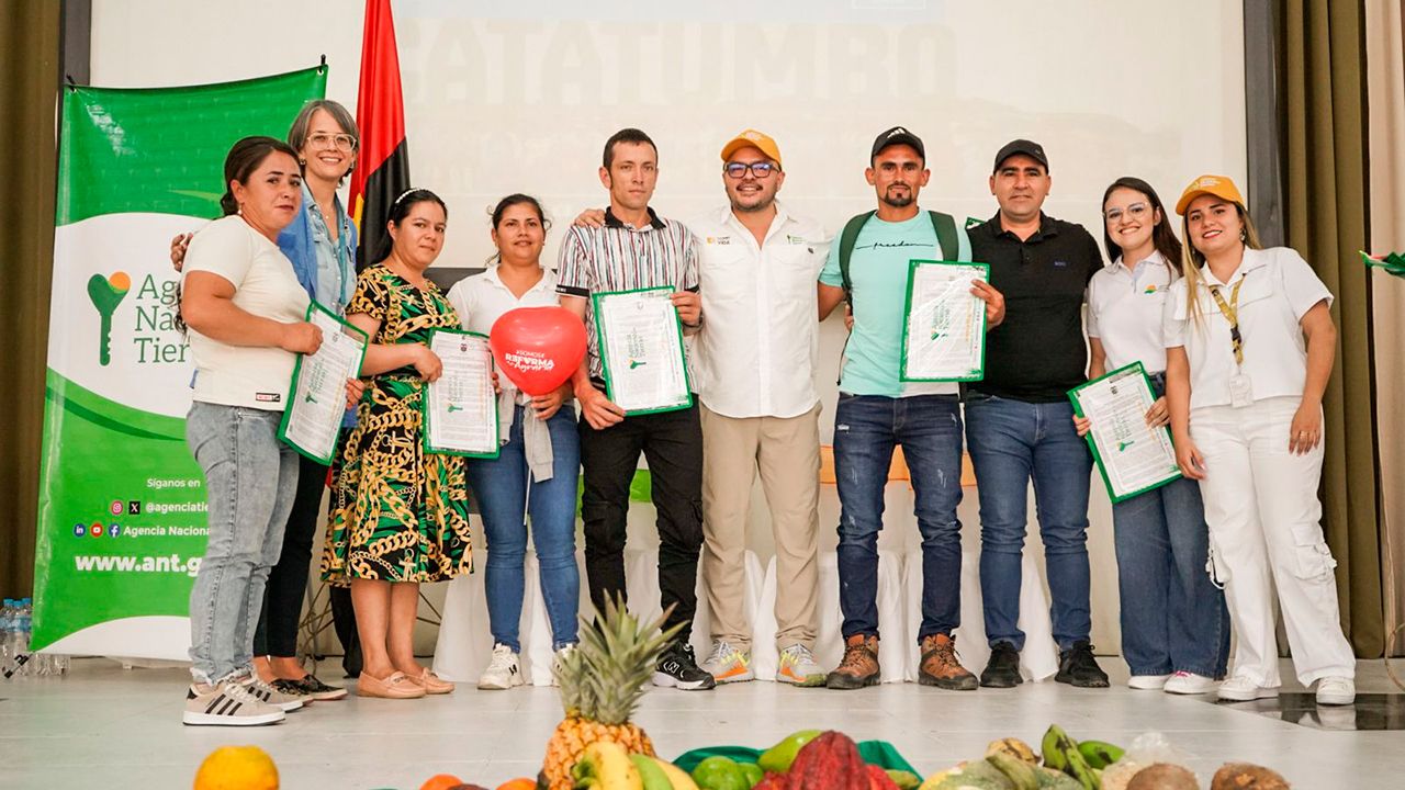 Gobierno entregó 1.282 hectáreas de tierra fértil a familias campesinas del Catatumbo
