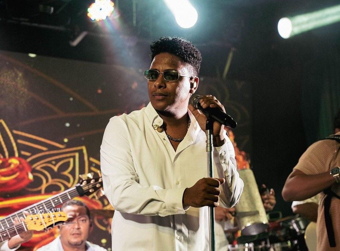 El cantante vallenato Alex Martínez presenta “Esperándote”