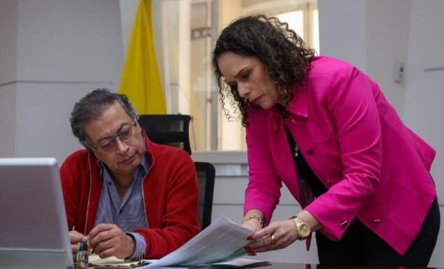 Fuerte reclamo de la exministra del transporte al presidente Petro