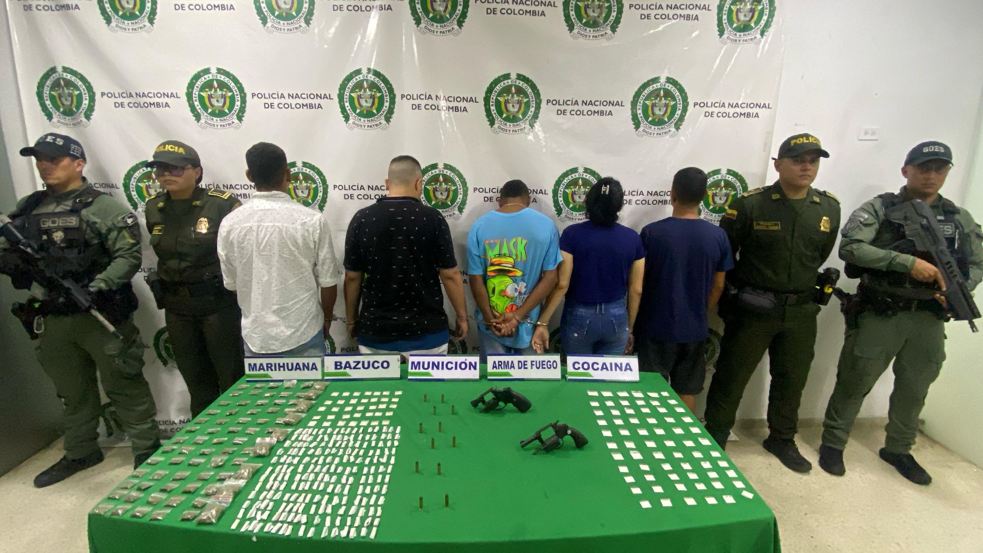 A banda de expendedores los cogieron con la “olla llena”