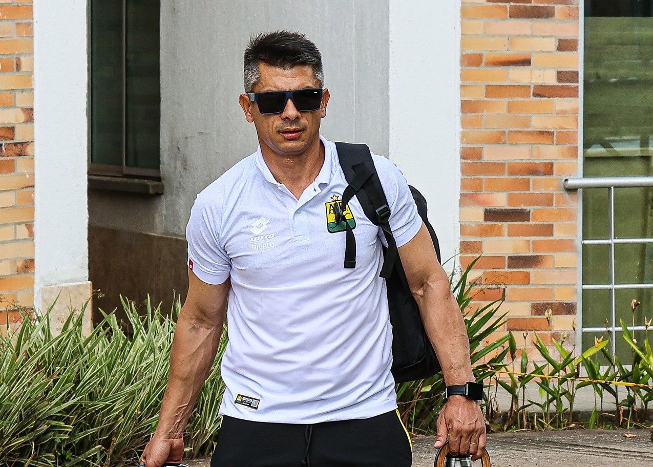 Y comenzó a tragar ‘mie…a’ el entrenador Florentín