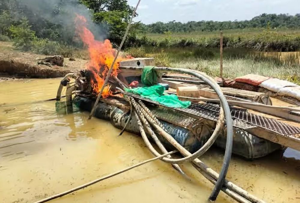 Tres capturados por minería ilegal en Santander