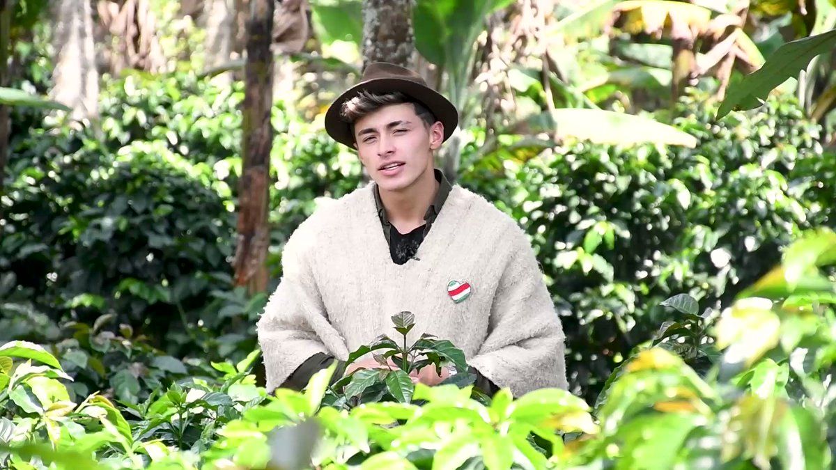 VIDEO. Julian Pinilla 'influencer' regalo moto a domiciliario que perdió su bicimotor en Bogotá