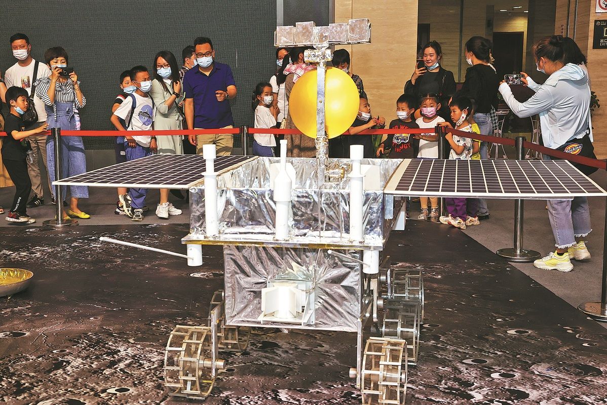 Con un robot volador China buscará agua en la Luna