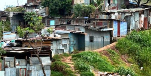 Migrantes venezolanos crean barrios de tugurios vía a Cúcuta