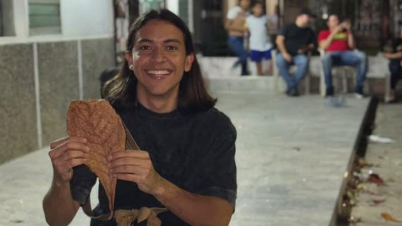 ¿Negocio redondo? Influencer compró la hoja que pisó Shakira y la puso a la venta