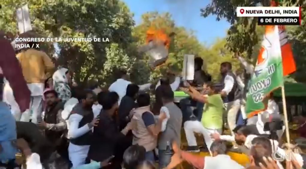 Inmigrantes indios fueron encadenados durante vuelo de 40 horas de deportación