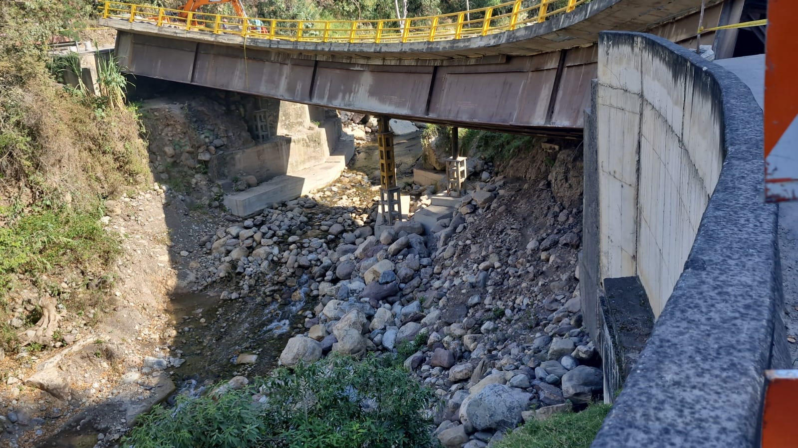 Denuncian riesgo de colapso en puente de la vía Curos - Málaga