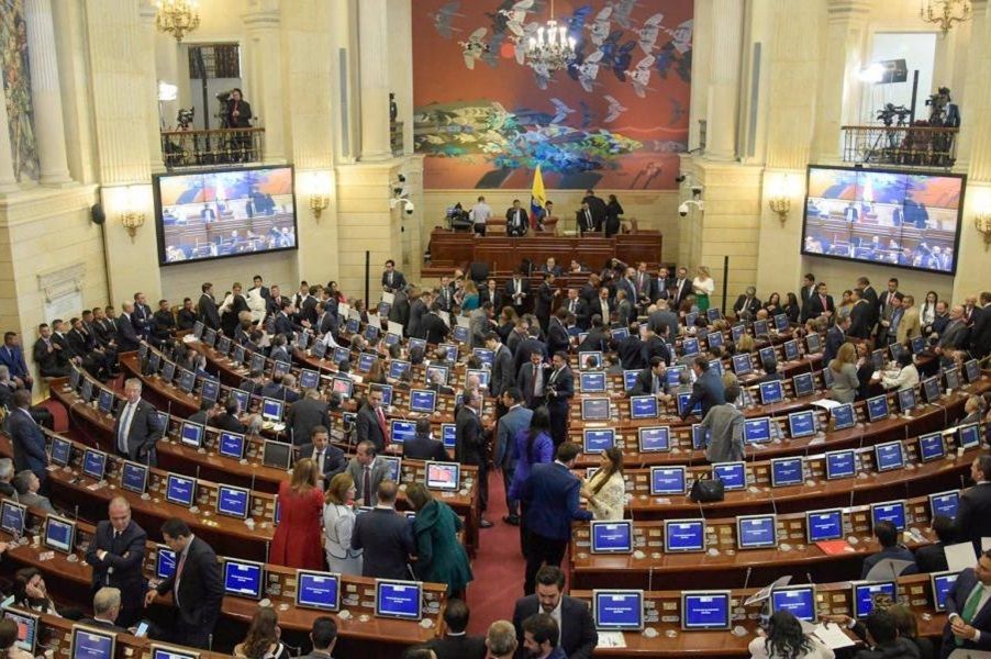 Estudiarán proyecto de ley para regular 'influencers'en Colombia