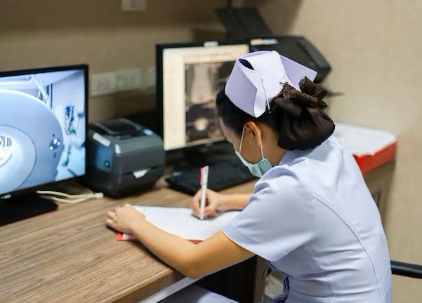 Condenada a 6 años de cárcel tras revisar historiales clínicos sin consentimiento