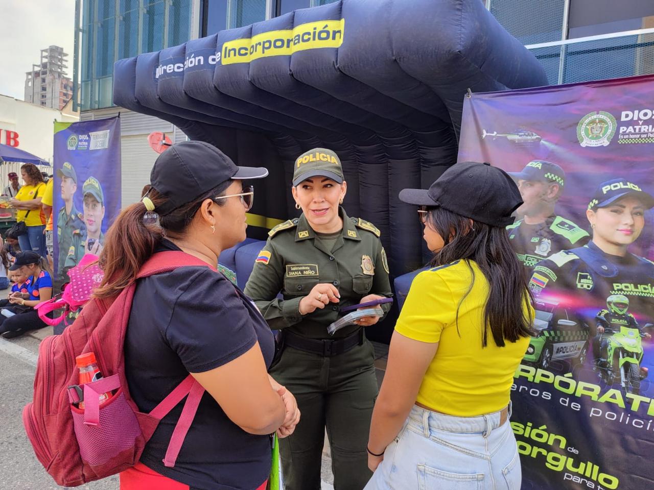 Subintendente Diana Niño ejemplo de la Policía en el Día de la Mujer