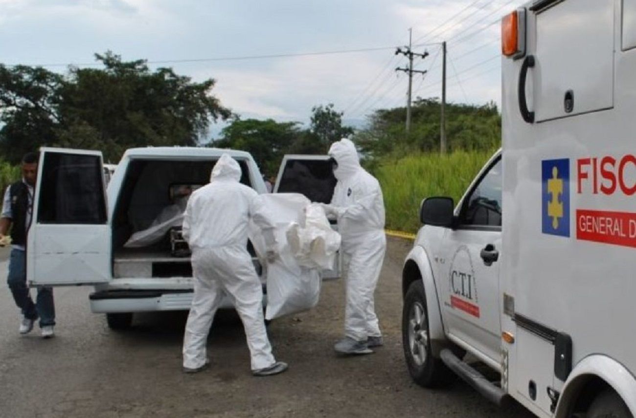 Subió a un taxi, lo apuñalaron y lo arrojaron del vehículo