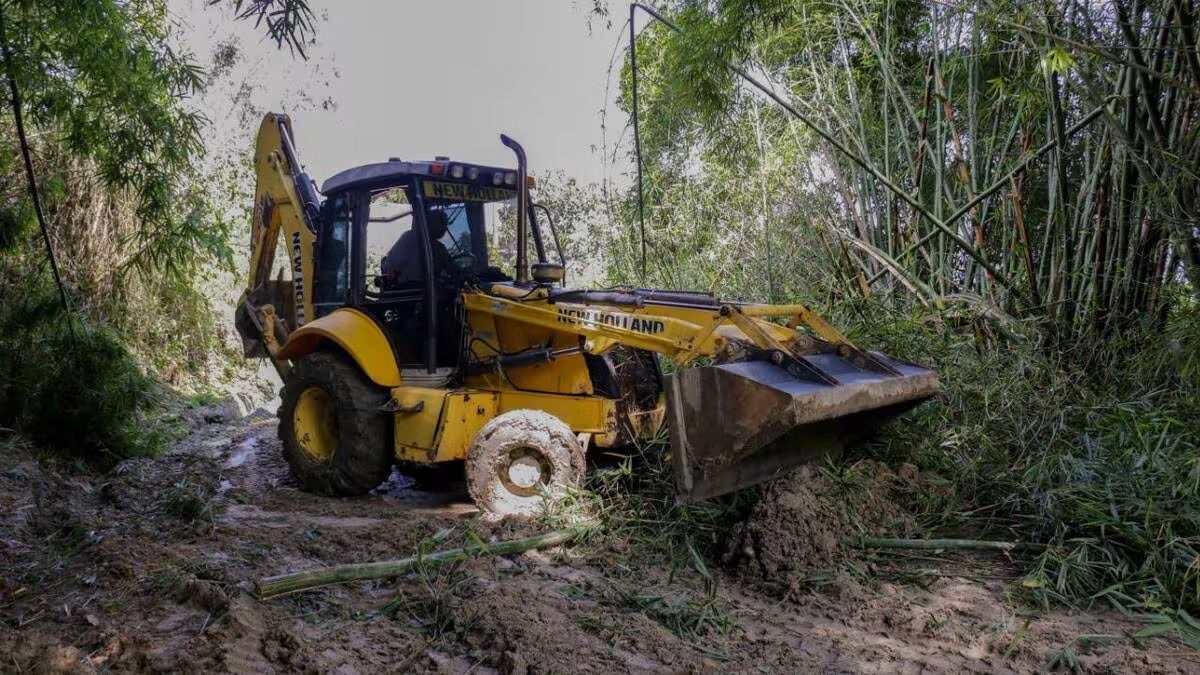 VIDEO. Con maquinaria amarilla atienden emergencias por lluvias en la ciudad