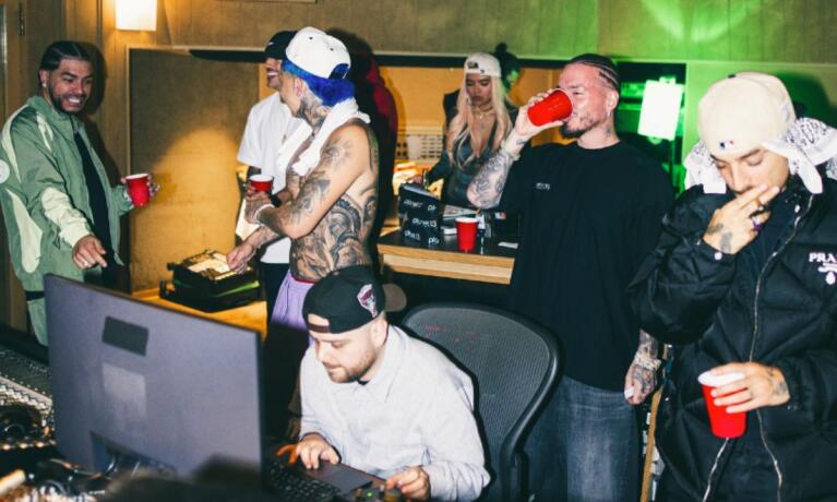 Exigen sanciones contra artistas de '+57' por afectar a menores