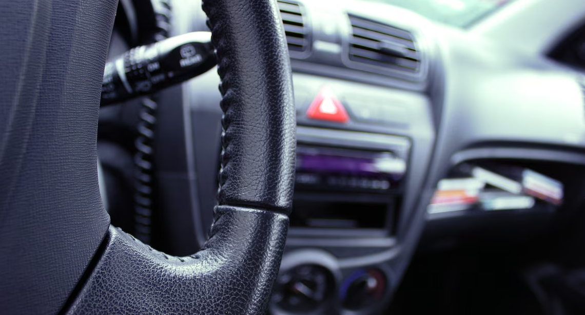 Horror en un viaje por app: Joven tuvo que lanzarse para sobrevivir