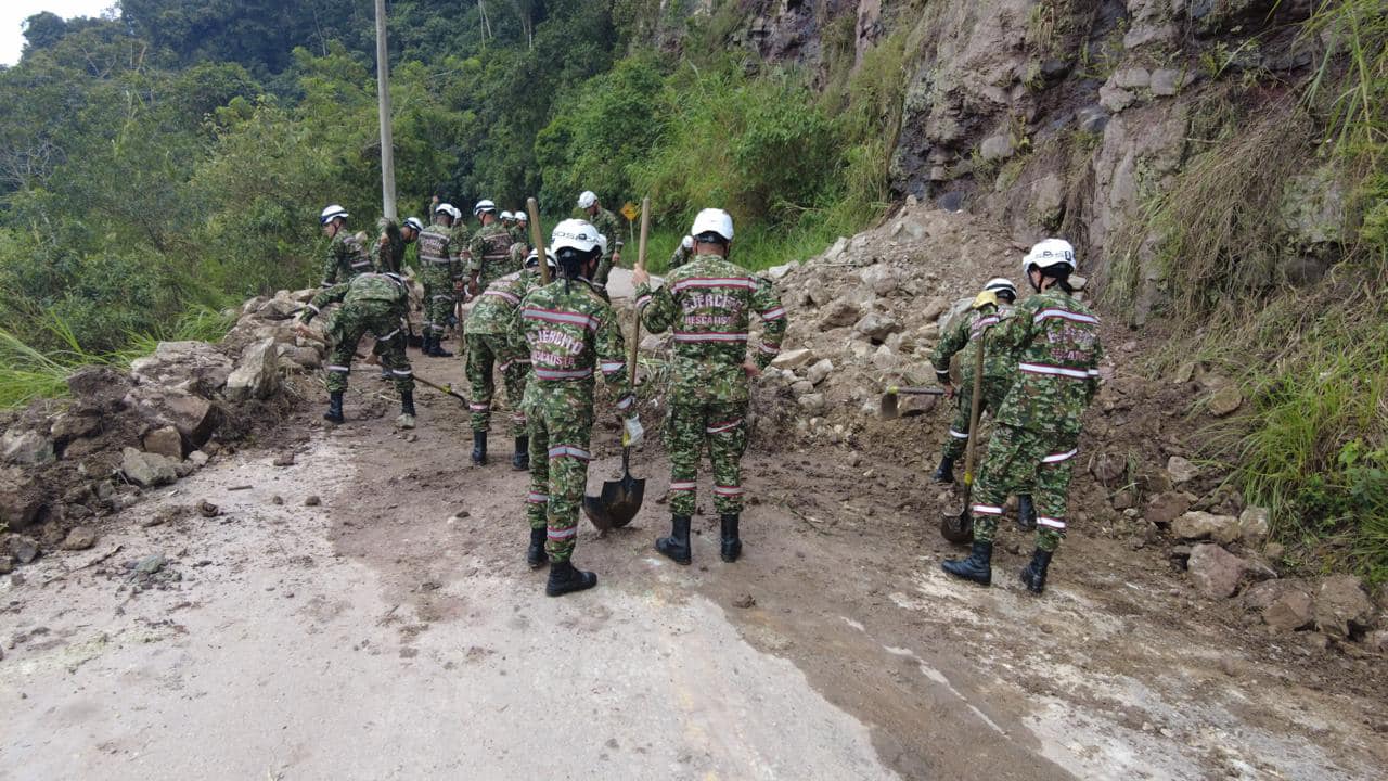 Piedecuesta incomunicada con la Mesa de Los Santos por deslizamiento de tierra