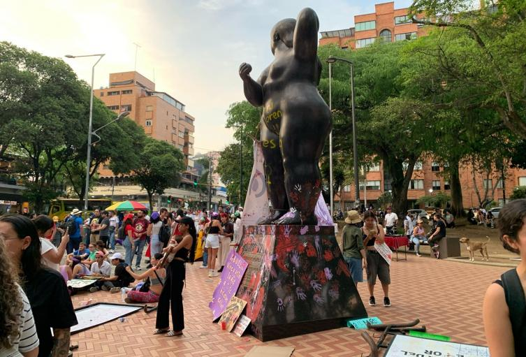 Vandalismo contra ‘La Gorda de Botero’ costará $50 millones